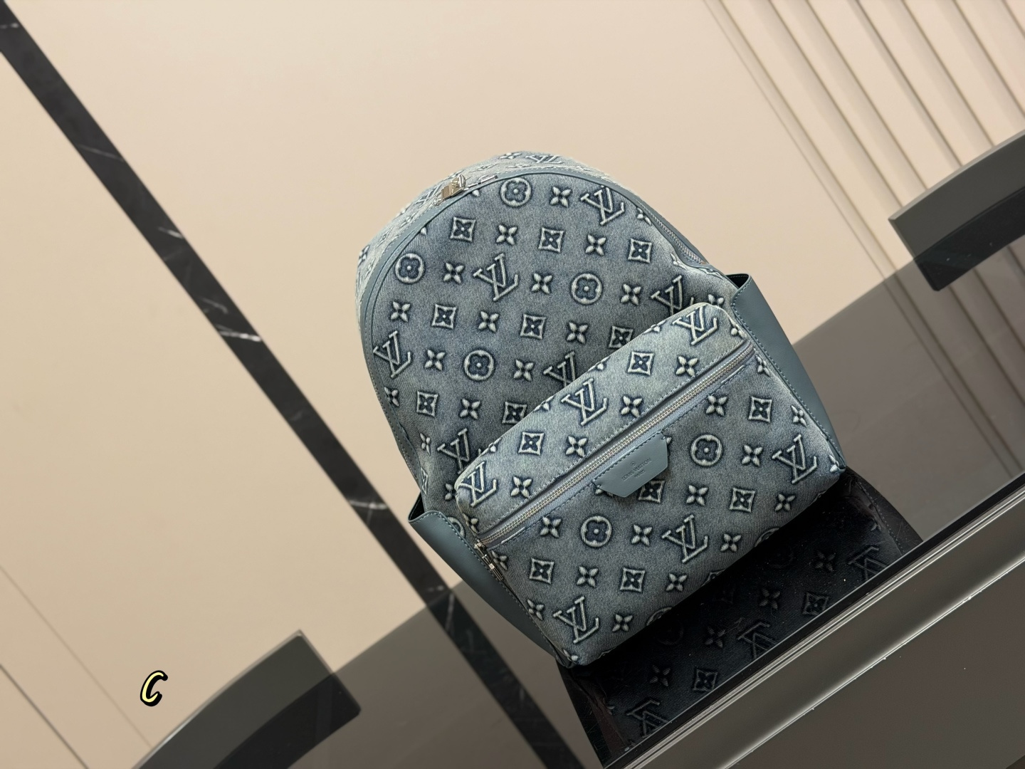 Louis Vuitton LV Men's Travel Ready Casual Use | Luxury Designer Fashion Accessory